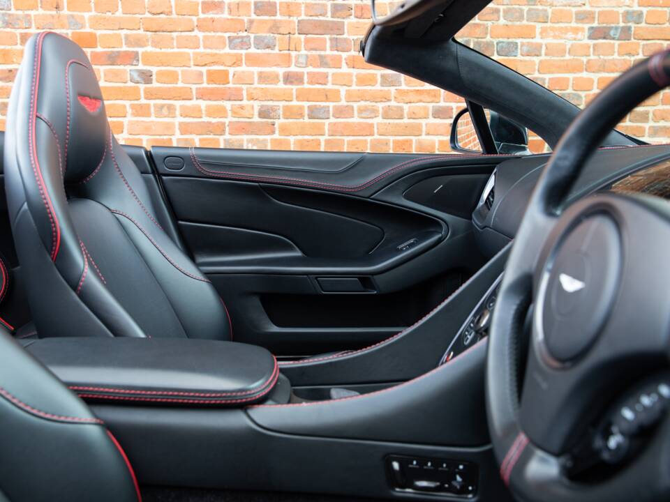 Immagine 59/72 di Aston Martin Vanquish Volante (2016)