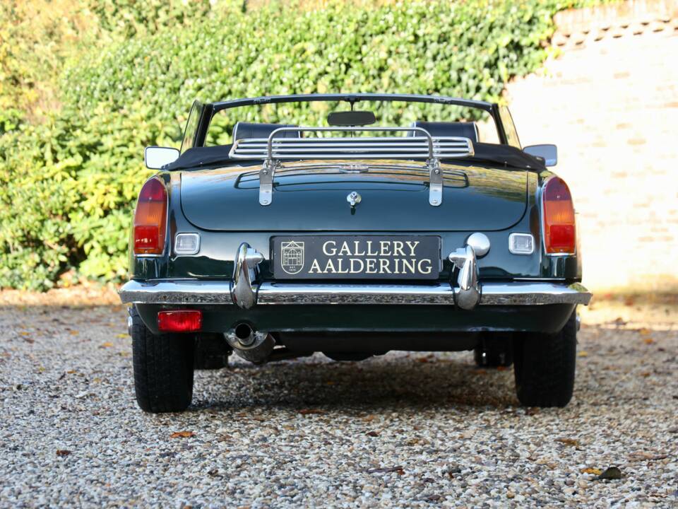 Image 6/50 of MG MGB (1974)