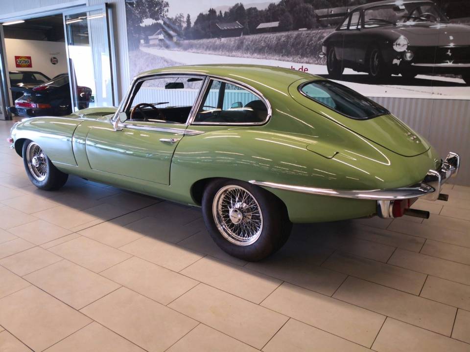 Image 3/15 of Jaguar E-Type (2+2) (1968)