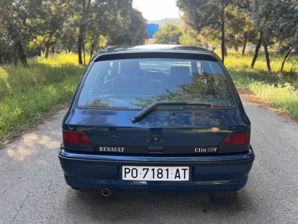Bild 6/40 von Renault Clio I 1.8 16V (1993)