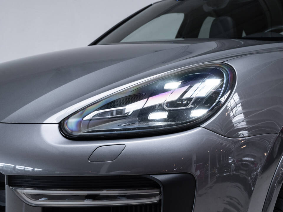 Bild 32/39 von Porsche Cayenne GTS (2016)