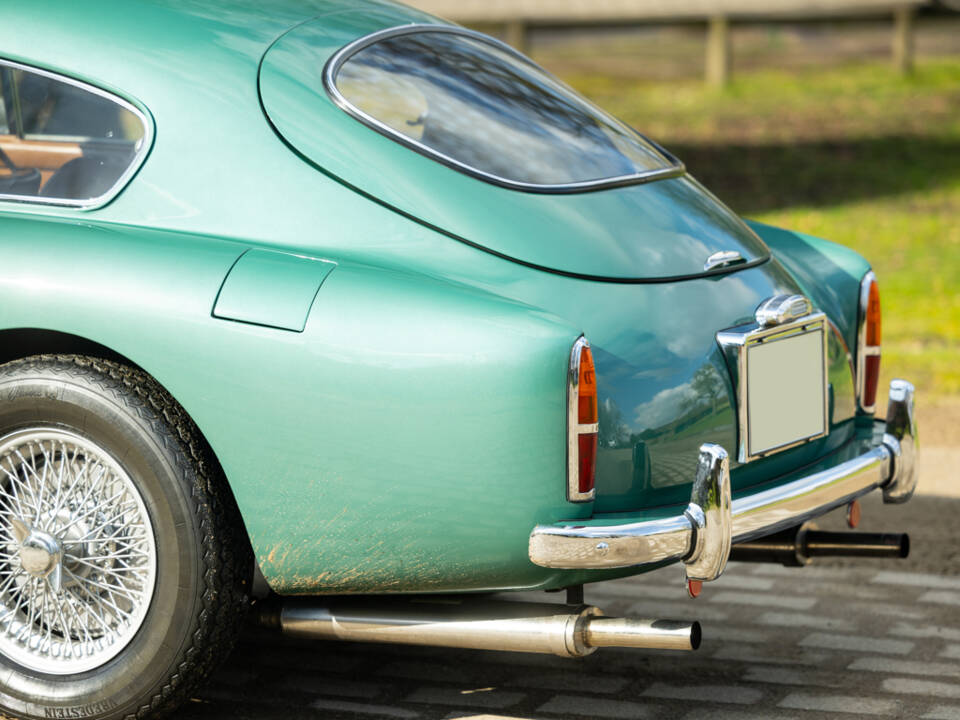 Image 42/50 of Aston Martin DB 2&#x2F;4 Mk III (1958)