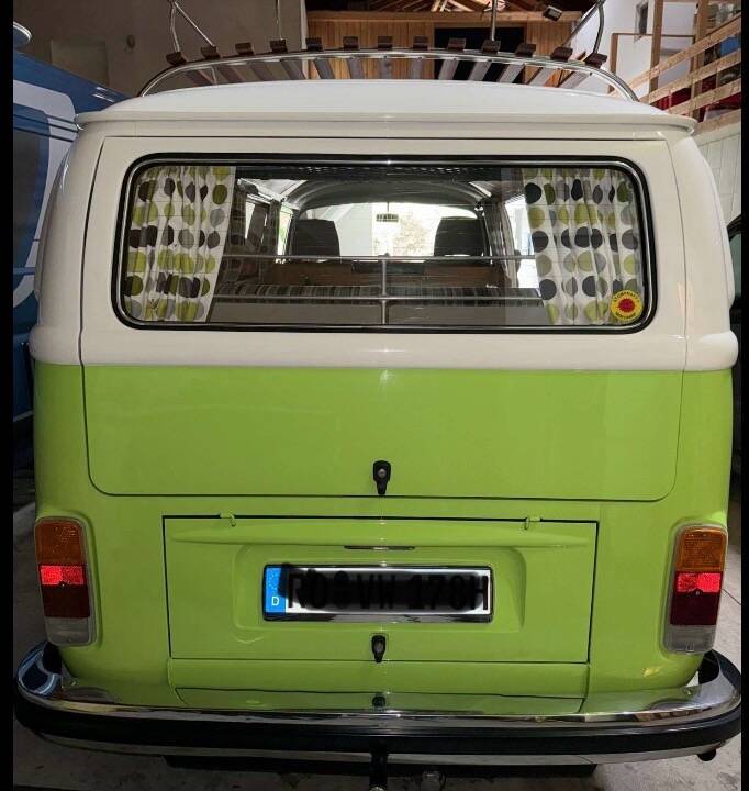 Image 3/11 of Volkswagen T2b Camper (1977)