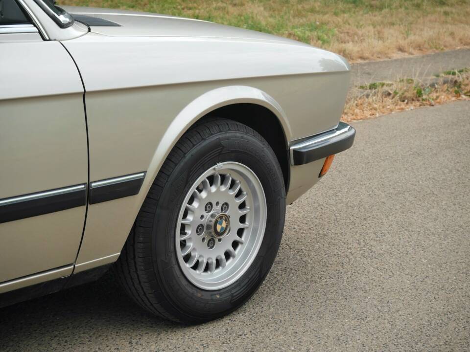 Image 14/42 of BMW 528i (1900)