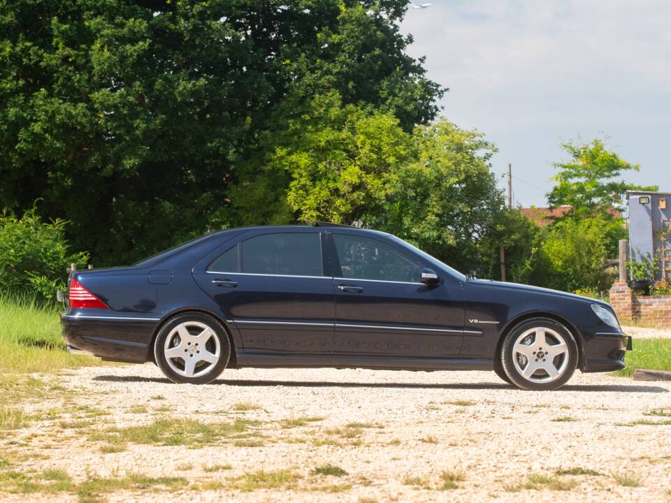 Immagine 26/50 di Mercedes-Benz S 55 AMG (2002)