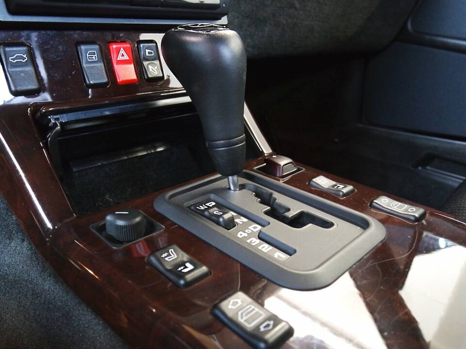 Image 6/9 de Mercedes-Benz SL 500 (1998)