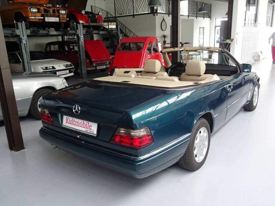 Imagen 6/16 de Mercedes-Benz E 220 (1996)