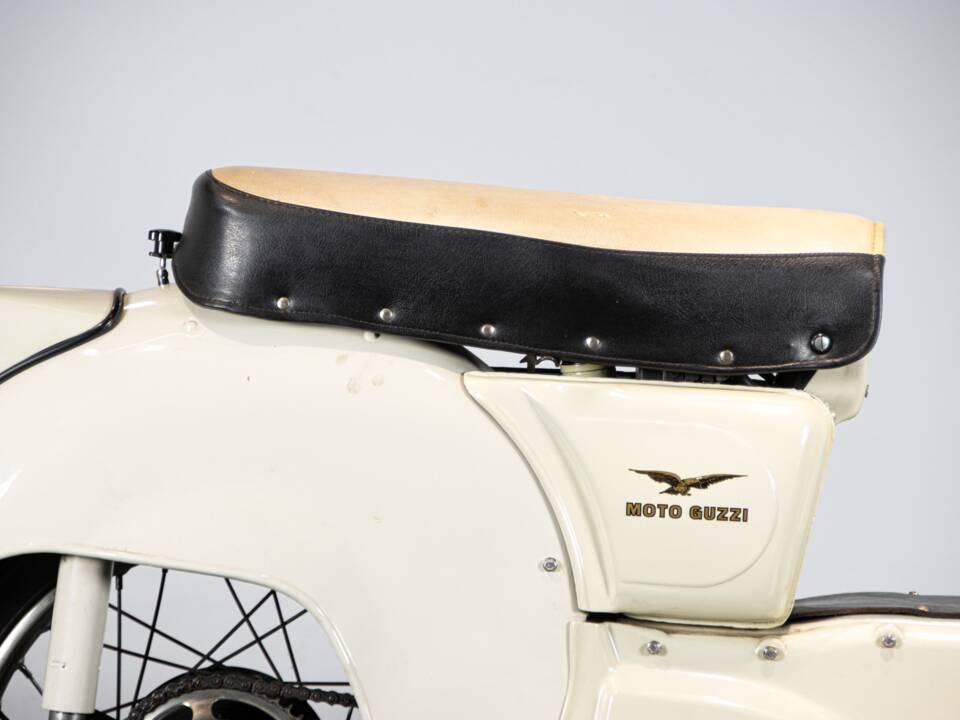 Image 11/50 of Moto Guzzi Galletto (1962)