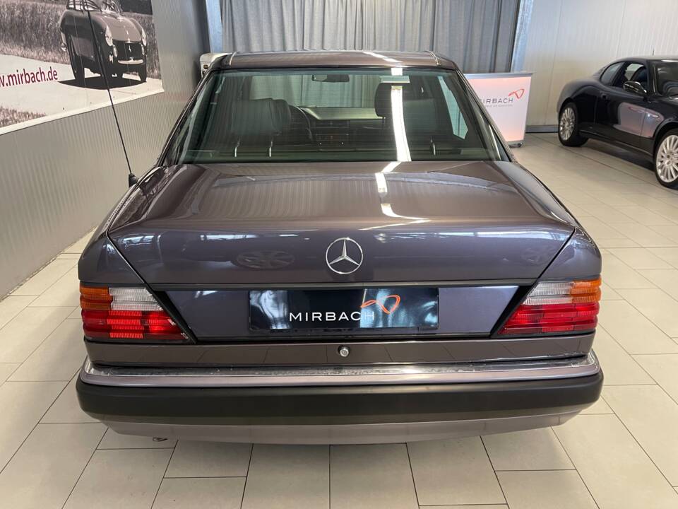 Image 7/19 de Mercedes-Benz 500 E (1992)