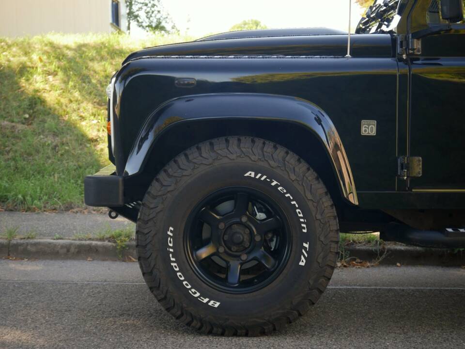 Image 6/50 of Land Rover Defender 110 (1900)