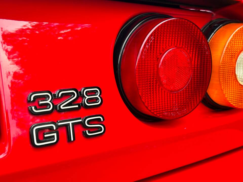 Image 6/8 of Ferrari 328 GTS (1988)