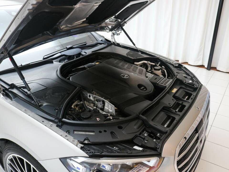 Bild 21/22 von Mercedes-Benz S 500 4MATIC (2021)