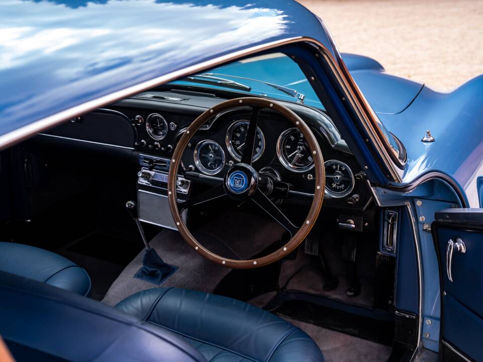Image 19/56 of Aston Martin DB 4 (1960)