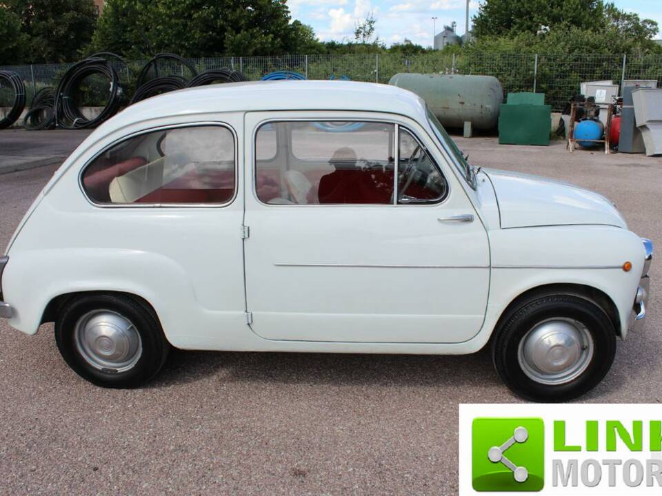 Image 4/10 de FIAT 600 D (1963)