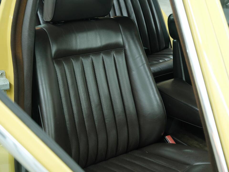 Bild 28/50 von Mercedes-Benz 380 SE (1983)
