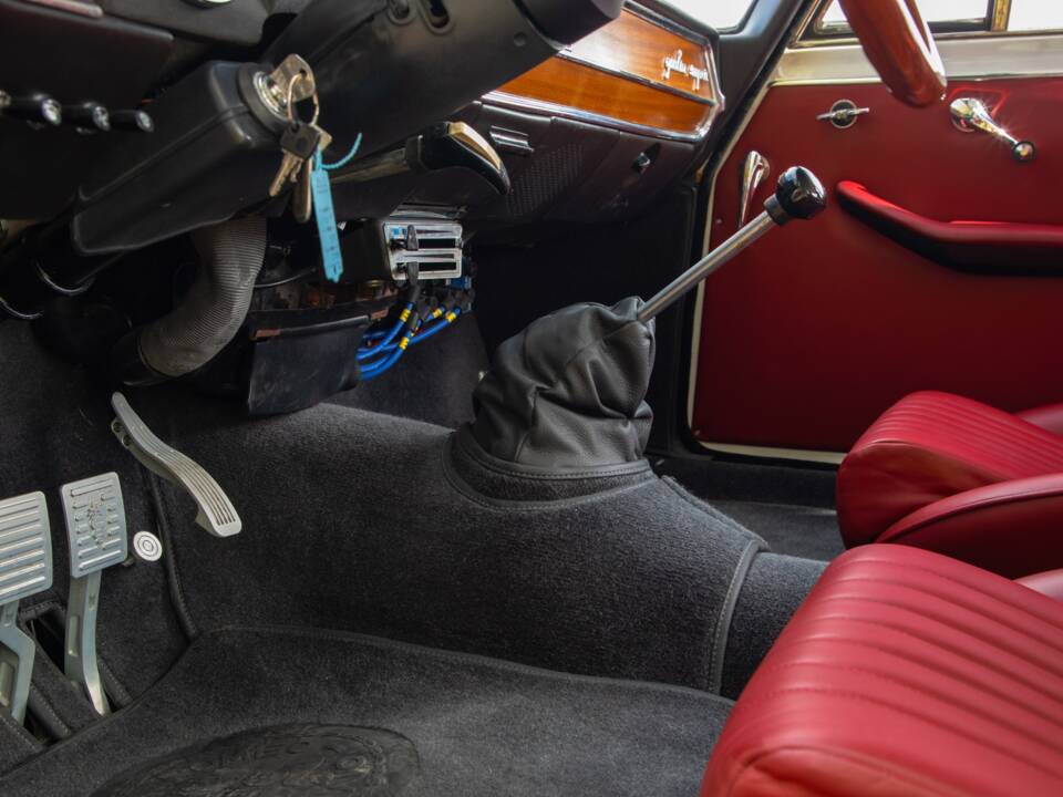 Image 30/50 de Alfa Romeo Giulia Nuova Super 1600 (1968)