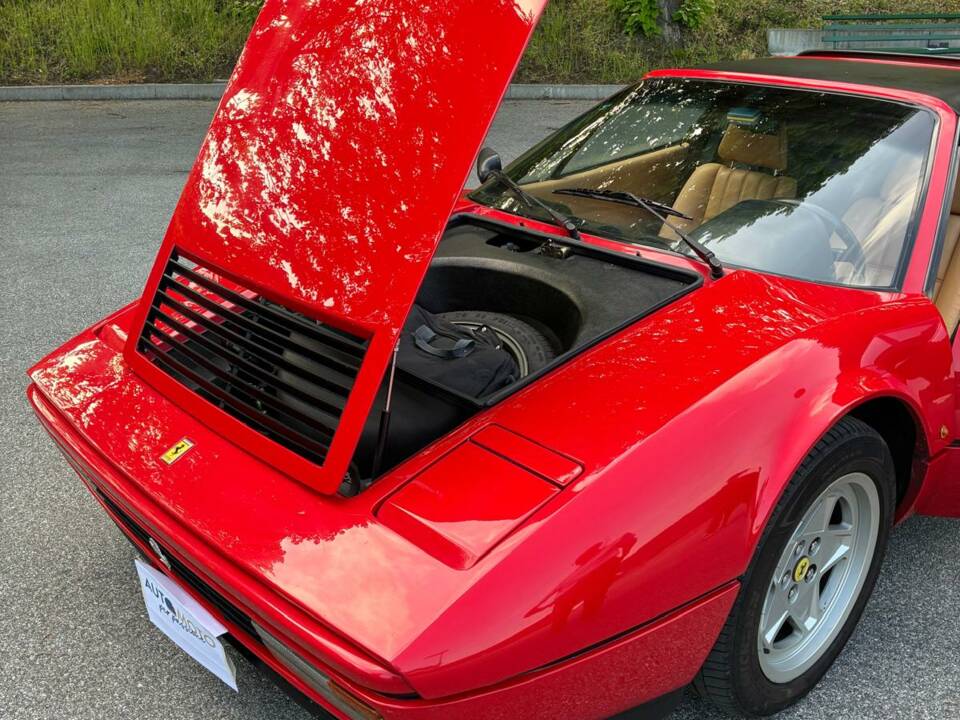 Image 22/51 of Ferrari 208 GTS Turbo (1987)