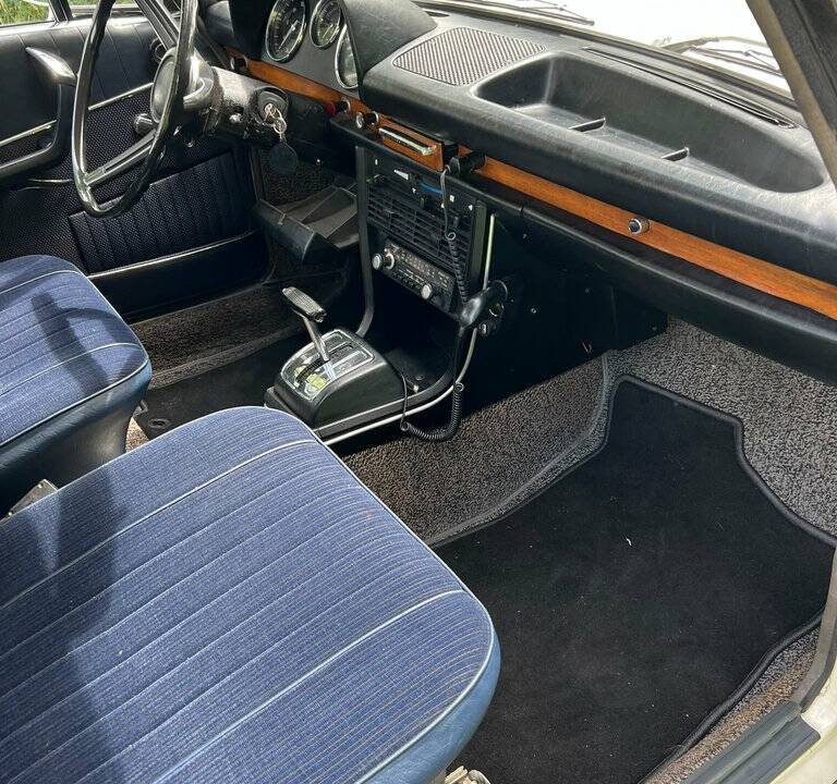Immagine 2/8 di BMW 2000 (1971)