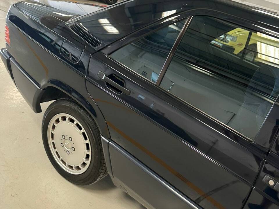 Imagen 29/69 de Mercedes-Benz 190 E (1988)