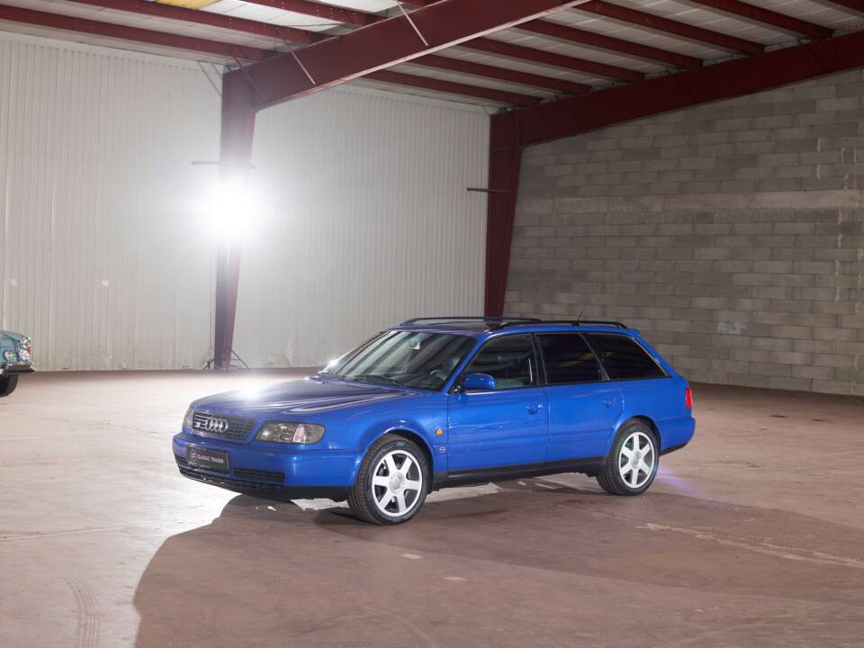 Image 10/113 of Audi S6 Plus Avant (1996)