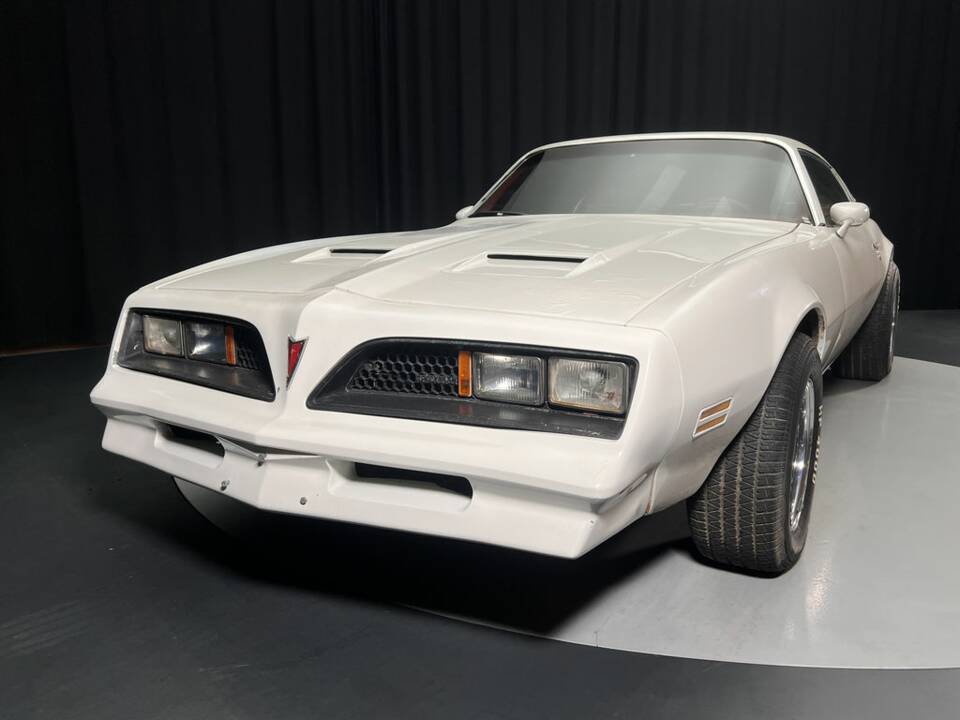 Bild 4/8 von Pontiac Firebird Formula (1977)