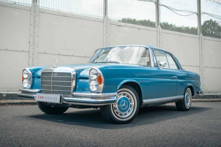 Image 6/54 de Mercedes-Benz 280 SE 3,5 (1968)