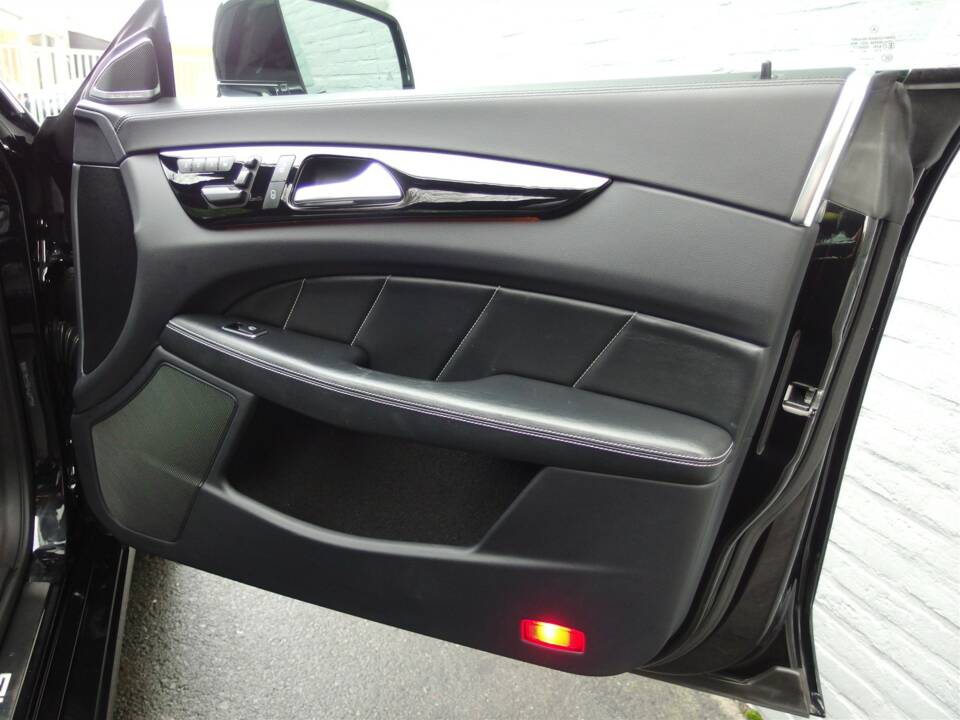 Image 57/97 of Mercedes-Benz CLS 63 AMG S 4MATIC (2013)