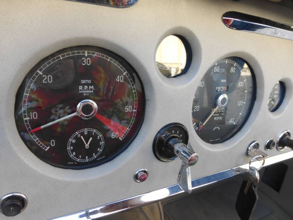 Image 102/174 of Jaguar XK 150 3.4 S OTS (1958)