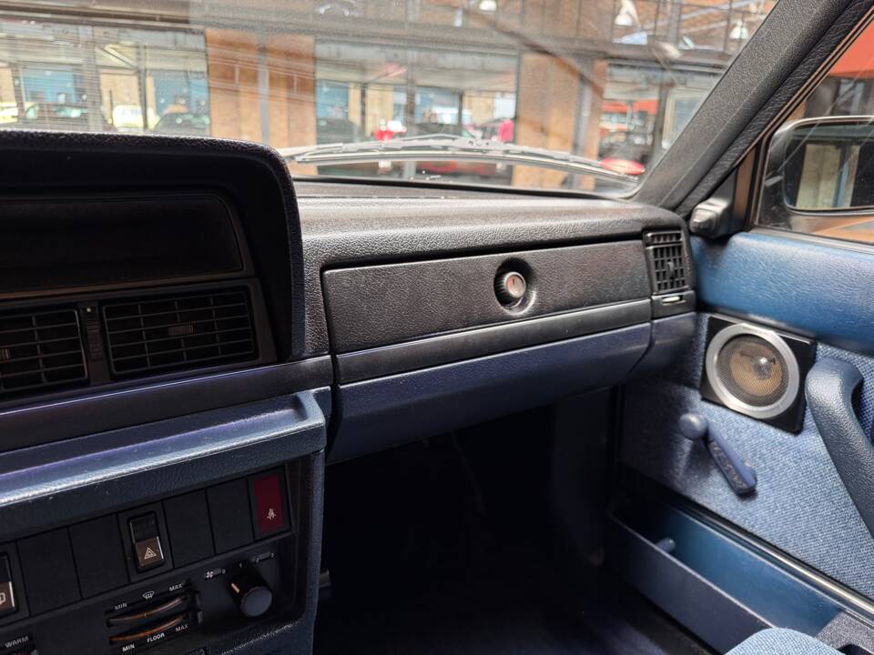 Bild 24/43 von Volvo 240 (1989)