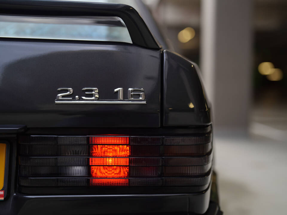 Image 64/83 of Mercedes-Benz 190 E 2.3-16 (1984)