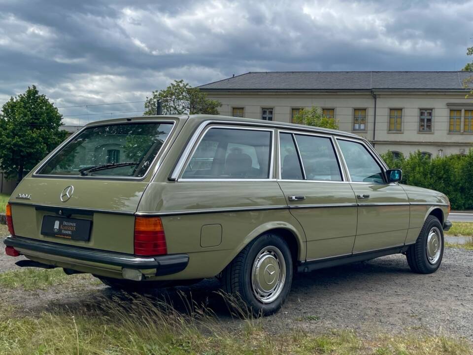 Image 7/34 of Mercedes-Benz 200 T (1983)