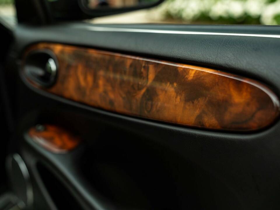 Image 45/50 de Jaguar XJR 4.0 (2000)