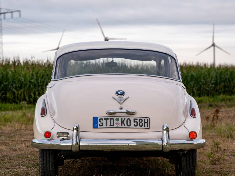 Afbeelding 3/19 van BMW 502 - 3.2 Litre (1961)