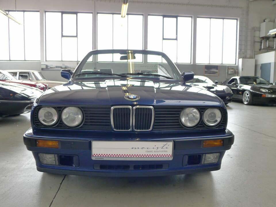 Image 21/37 of BMW 325i (1991)