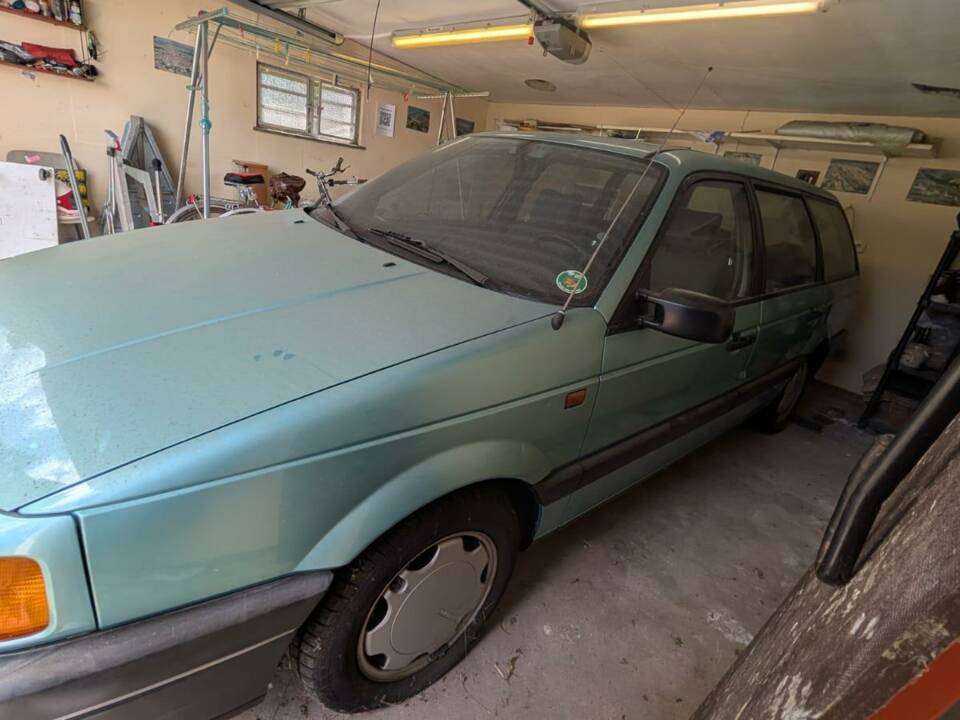 Image 2/10 of Volkswagen Passat Variant 1.8 (1991)