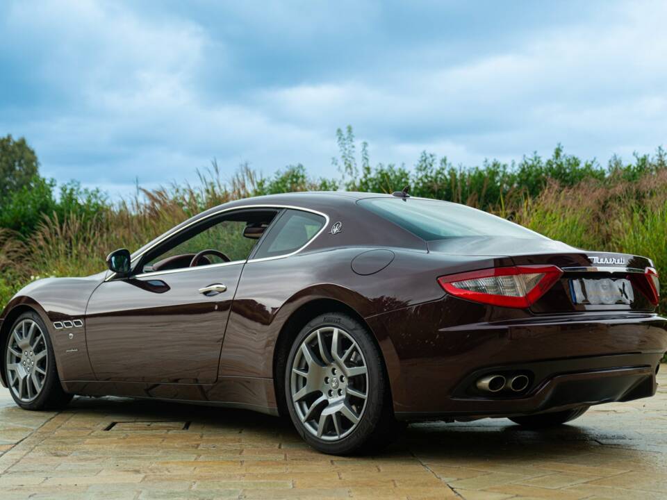 Image 8/50 of Maserati GranTurismo 4.2 (2009)