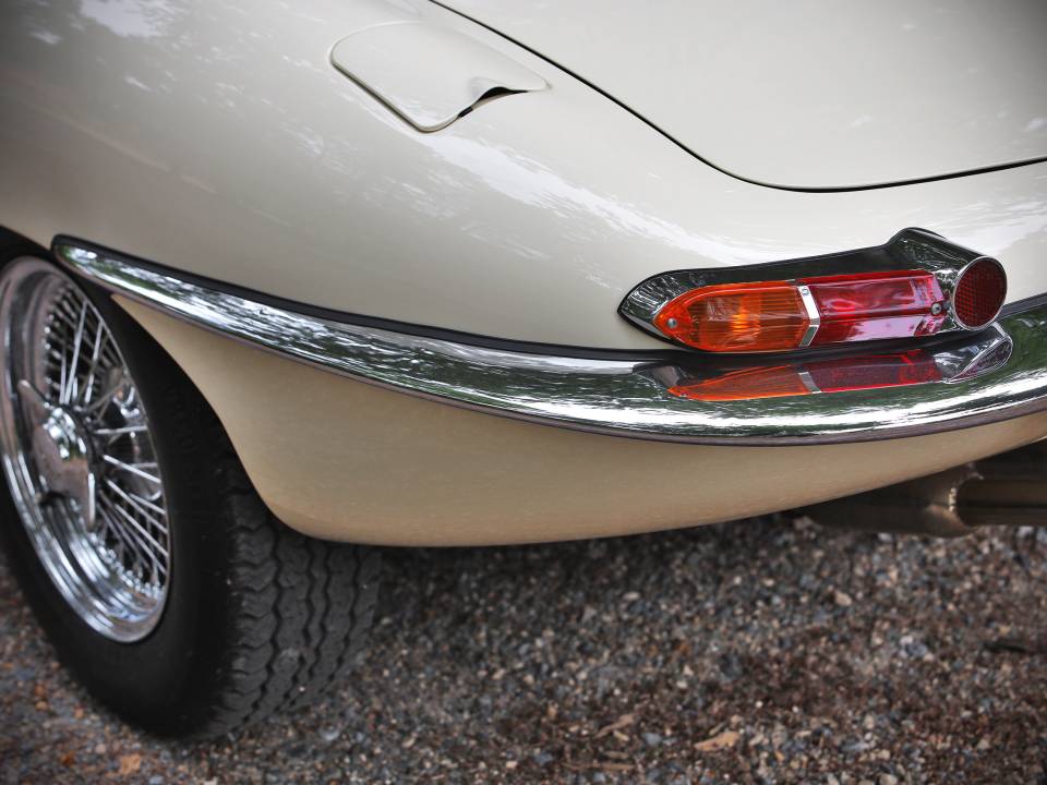 Image 48/50 of Jaguar E-Type 4.2 (1965)