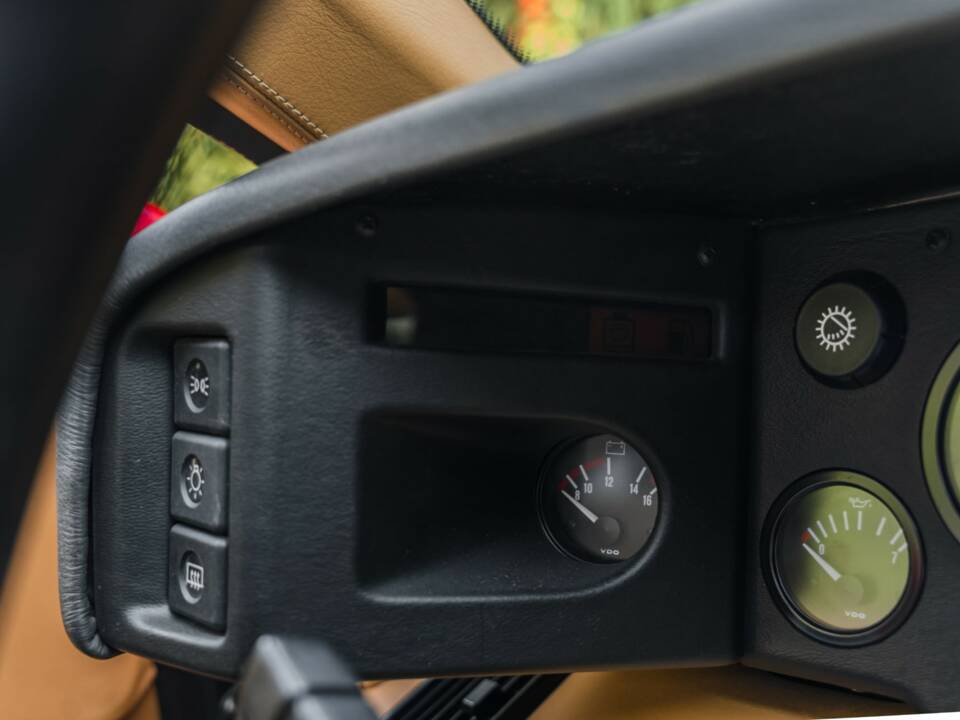Image 15/22 of Lotus Esprit Turbo HC (1989)
