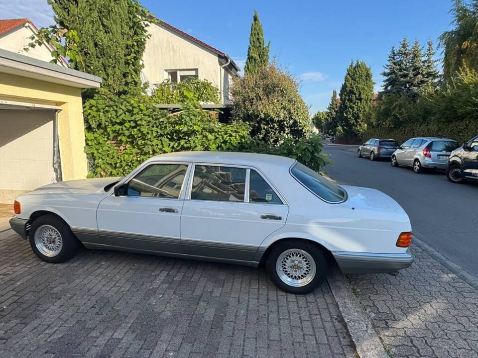 Image 4/17 of Mercedes-Benz 500 SEL (1986)