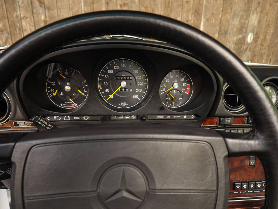 Image 38/85 of Mercedes-Benz 560 SL (1986)