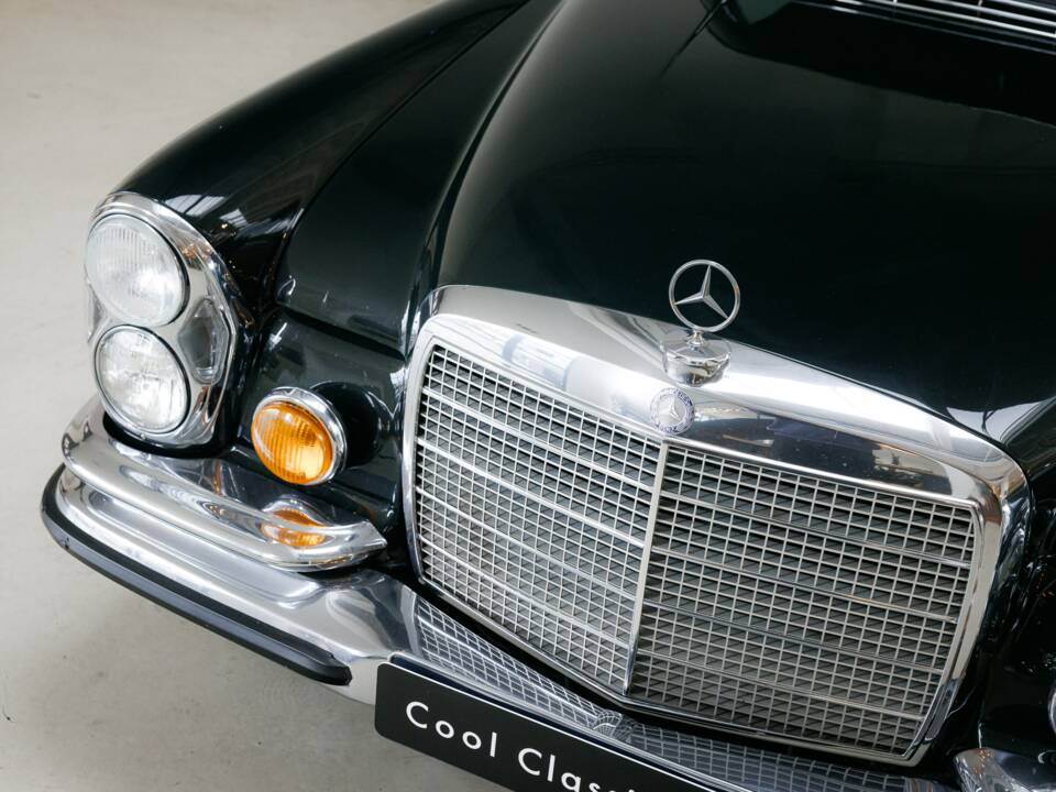 Image 24/32 of Mercedes-Benz 280 SE 3,5 (1971)