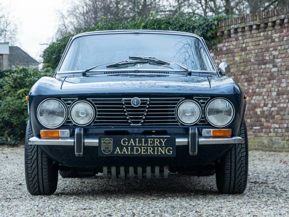 Image 27/50 of Alfa Romeo Giulia GT 1300 Junior (1971)