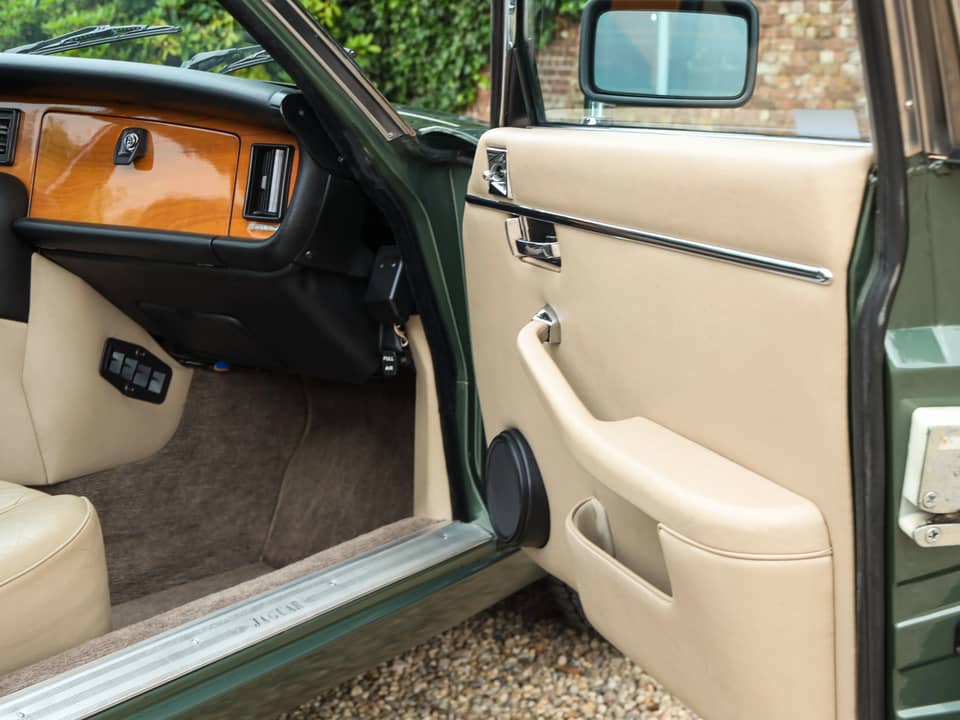 Image 48/50 of Jaguar XJ 6 4.2 (1985)