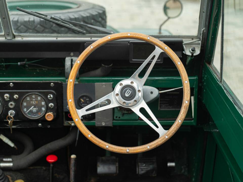 Bild 41/50 von Land Rover 88 (1978)