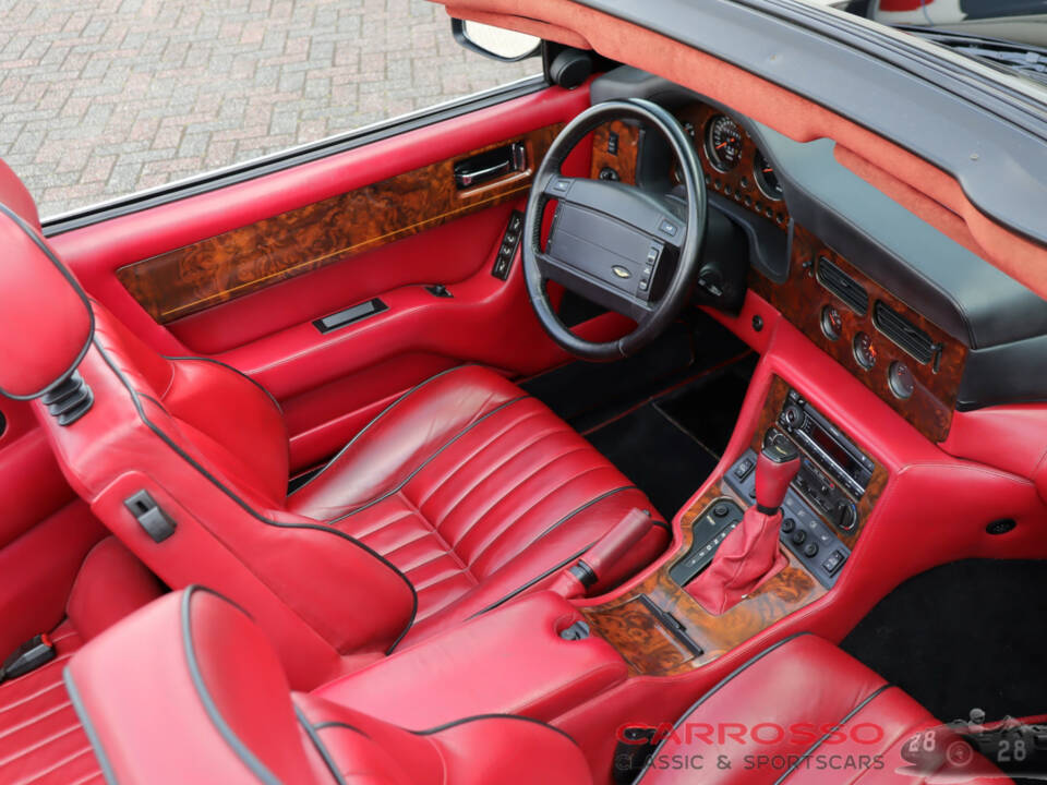 Image 38/44 de Aston Martin Virage Volante (1993)