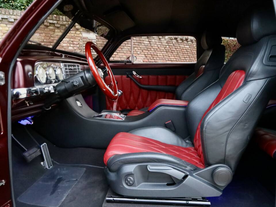 Image 36/50 of Plymouth Special Deluxe (1950)