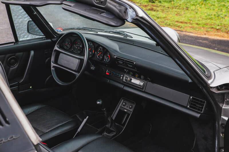 Image 24/50 de Porsche 911 Carrera 3.2 (1989)