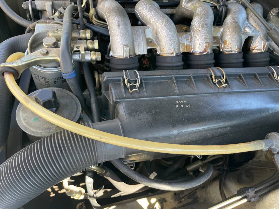 Image 48/57 of Mercedes-Benz 190 D 2.5 (1992)
