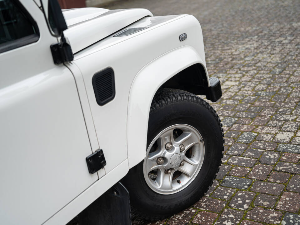 Image 2/50 of Land Rover Defender 90 (2008)