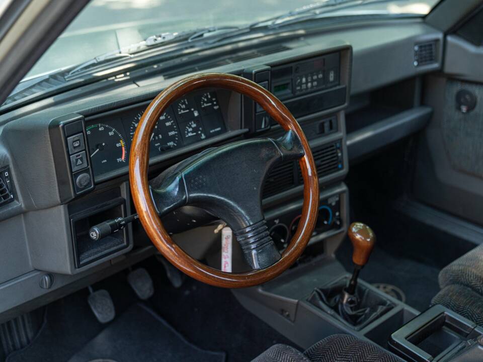 Immagine 33/50 di Alfa Romeo 75 2.0 Twin Spark (1989)